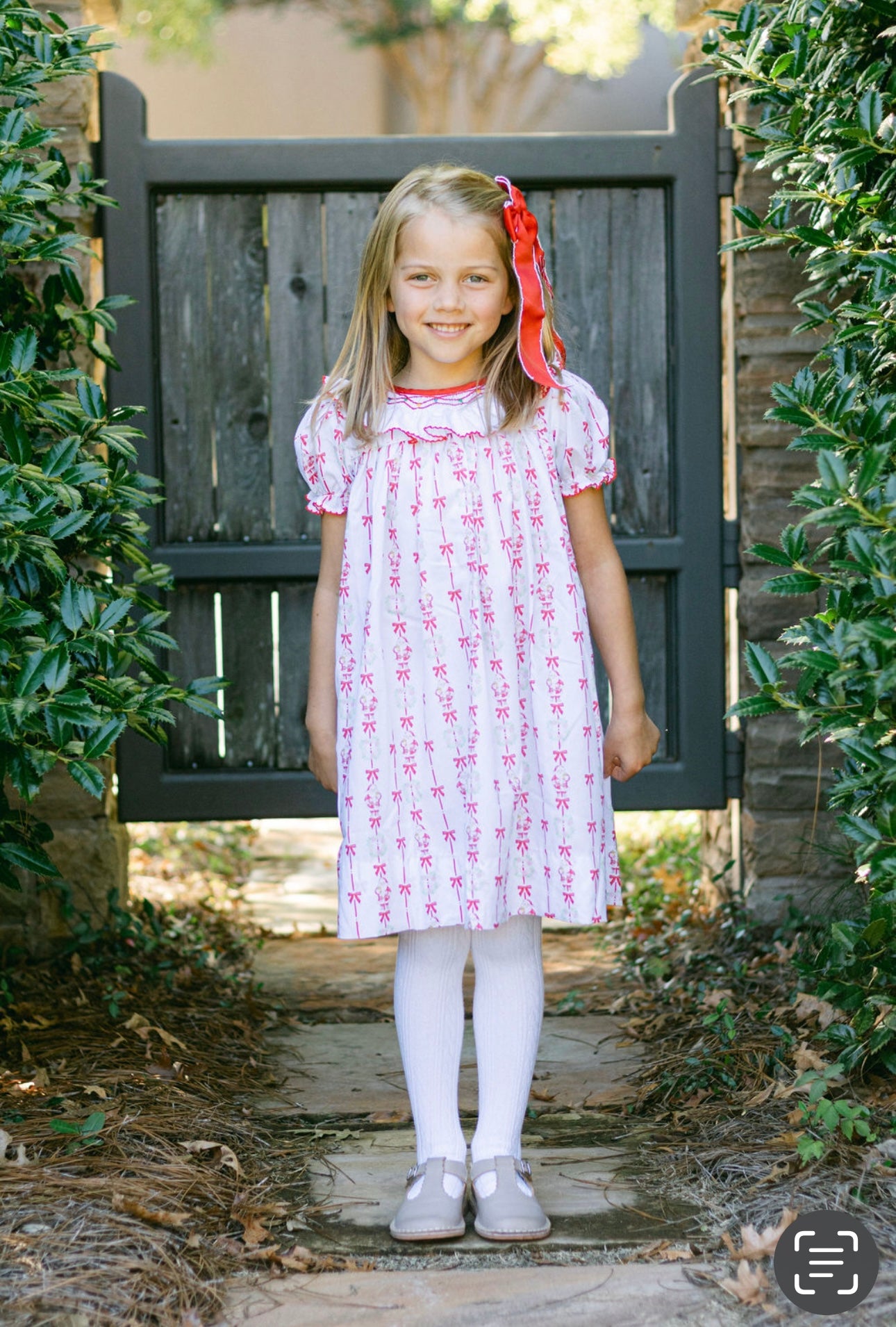 Pink Santa pattern with hand-smocked ruffle girl short sleeves dress