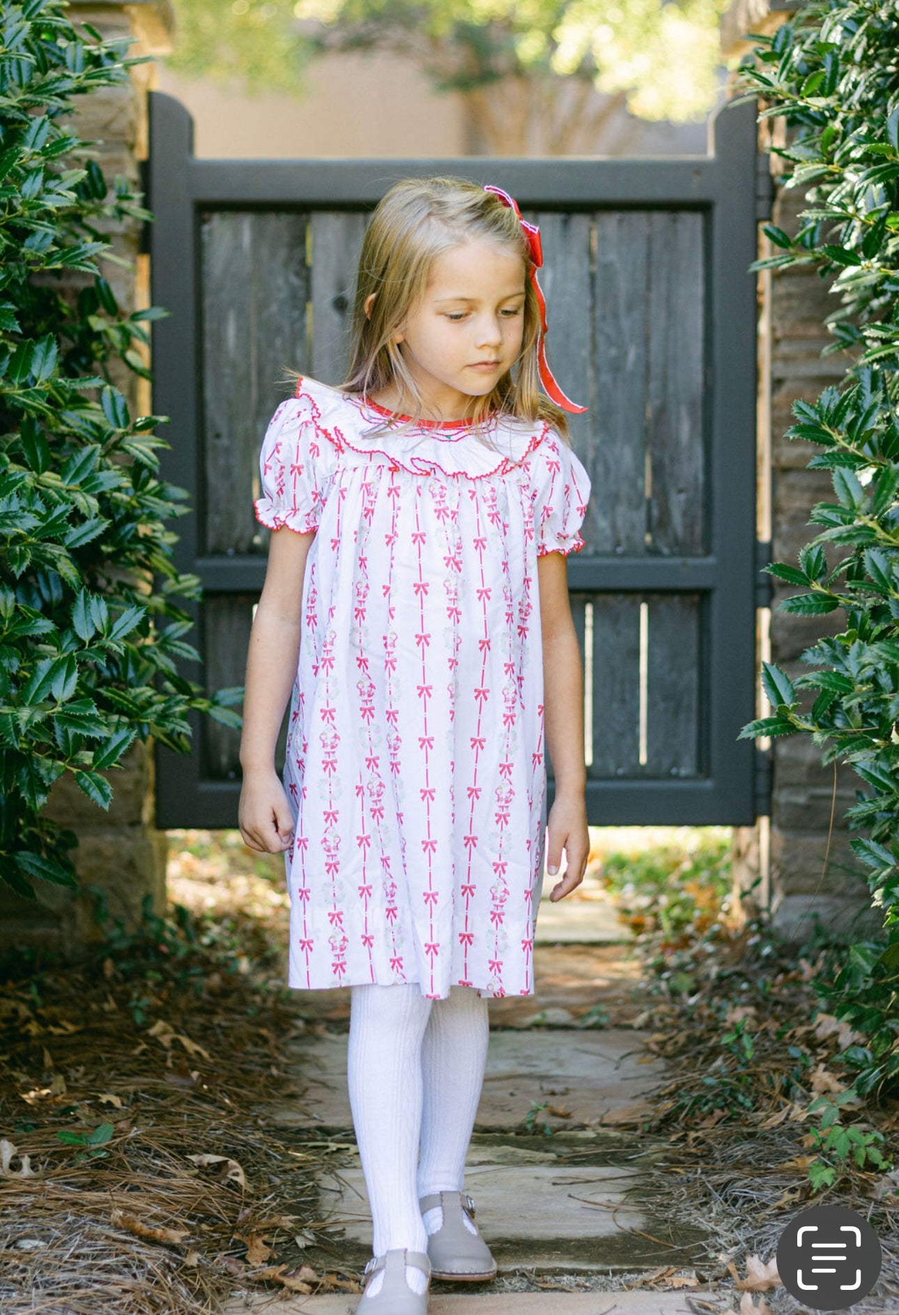 Pink Santa pattern with hand-smocked ruffle girl short sleeves dress