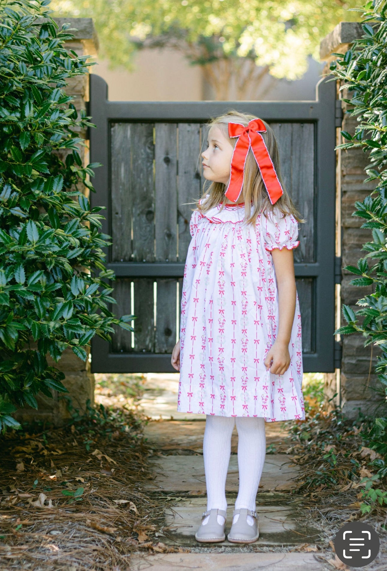 Pink Santa pattern with hand-smocked ruffle girl short sleeves dress