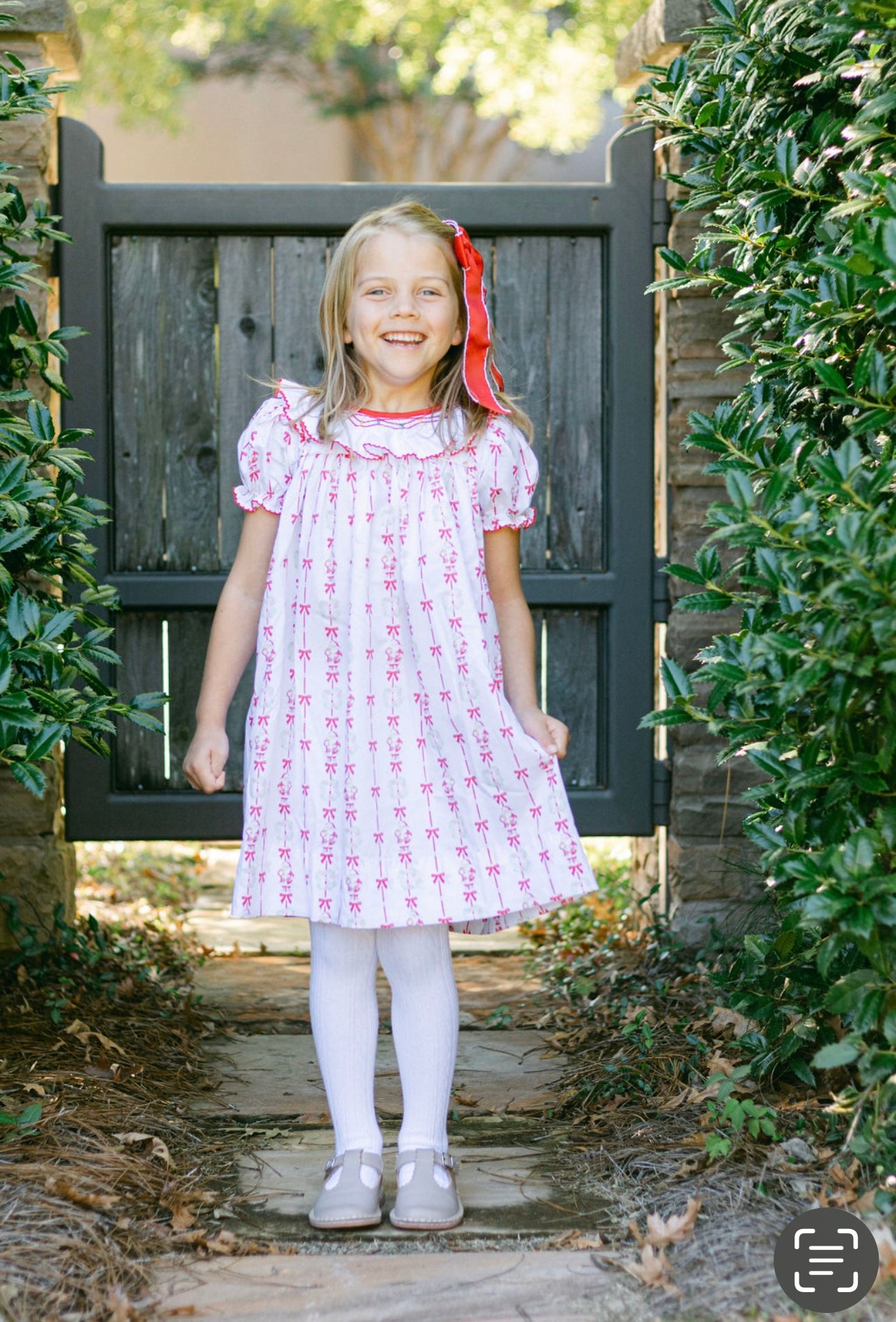 Pink Santa pattern with hand-smocked ruffle girl short sleeves dress